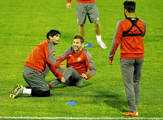 UEFA Champions League 2015 2016. FC Sevilla training session. In this picture, Ever Banega and Krychowiak. xRAMONxNAVARROx 