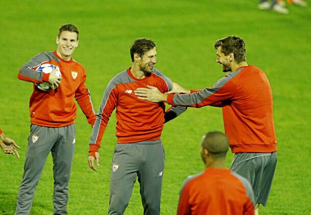 UEFA Champions League 2015 2016. FC Sevilla training session. In this picture, Gameiro, Krychowiak and Fernando Llorente. xRAMONxNAVARROx 