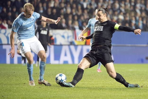 Malmoe Sweden 2015-11-25 Champions League 2015 16 Malmö FF(SWE) vs PSG(F) Zlatan Ibrahimovic(PSG) Franz Brosson(SWE) -  4.04937081