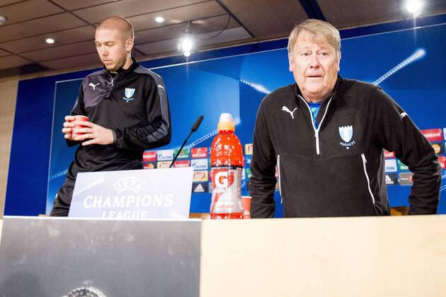 151207 Malmö FFs Anton Tinnerholm och tränare ge Hareide under en träning och presskonferens den 7 december 2015 i Madrid.  Copyright: LUDVIGxTHUNMAN BB151207LT118