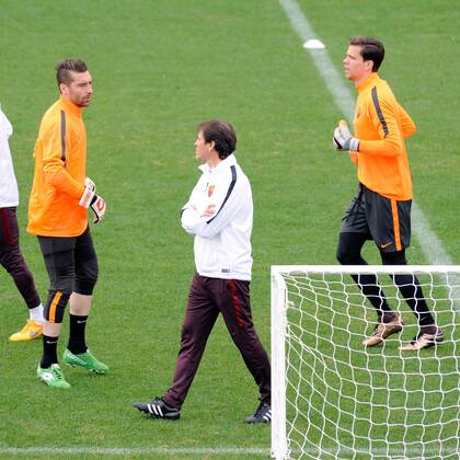 FuÃŸball, Champions League, AS Rom Training 08.12.2015. Technical Center Fulvio Bernardini, Rome, Italy. Uefa Champions League, GroupStage. Final training session AS Roma before their game with BATE on 9th Dec. The two goalkeepers of Roma, Morgan De Sanctis and SZCZESNY xACTIVAx  ActionPlus11687122