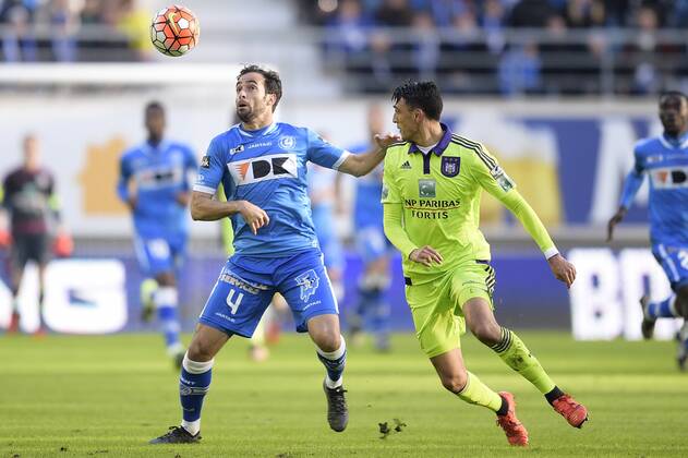 - GENT, BELGIUM: Gent s Rafinha Rafael Scapini de Almeida and Anderlecht s Matias Suarez fight for the ball during the Jupiler Pro League match between KAA Gent and RSC Anderlecht, in Gent, Sunday 17 January 2016, on day 22 of the Belgian soccer championship. YORICKxJANSENS  x04775337x