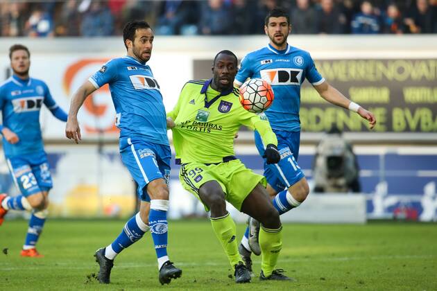 - GENT, BELGIUM: Gent s Rafinha Rafael Scapini de Almeida and Anderlecht s Stefano Okaka fight for the ball during the Jupiler Pro League match between KAA Gent and RSC Anderlecht, in Gent, Sunday 17 January 2016, on day 22 of the Belgian soccer championship. VIRGINIExLEFOUR  x04775366x