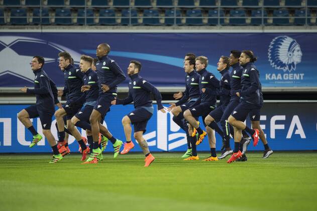 Fußball, Champions League, VfL Wolfsburg Training Wolfsburg s players pictured in action during a training session of German soccer club VfL Wolfsburg, Tuesday 16 February 2016 in Gent. Wolfsburg is preparing for the first leg of the 1 8 finals of the UEFA Champions League competition against Belgian team KAA Gent tomorrow. JASPERxJACOBS  x04794172x