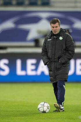 Fußball, Champions League, VfL Wolfsburg Training Wolfsburg s head coach Dieter Hecking a training session of German soccer club VfL Wolfsburg, Tuesday 16 February 2016 in Gent. Wolfsburg is preparing for the first leg of the 1 8 finals of the UEFA Champions League competition against Belgian team KAA Gent tomorrow. JASPERxJACOBS  x04794186x