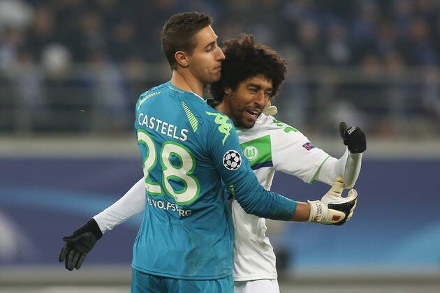 Wolfsburg s goalkeeper Koen Casteels and Wolfsburg s Dante celebrate during a game between Belgian KAA Gent and German VfL Wolfsburg, a first leg of the 1 8 finals of the UEFA Champions League competition, in Gent, Wednesday 17 February 2016. BRUNOxFAHY x04794881x