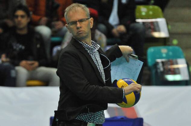 02.03.2016, xtkx, Volleyball 1.Bundesliga, United Volleys - TSV Herrsching, emspor v.l. Trainer Michael Warm (United Volleys) ,