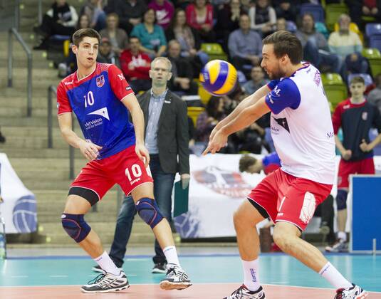 Volleyball Hessen - 1. Bundesliga Männer 02.03.2016 United Volleys Rheinmain (blau) - TSV Herrsching (blau) v.l. Moritz Reichert (RheinMain 10), Florian Ringseis (RheinMain 1) United Volleys Rheinmain - TSV Herrsching