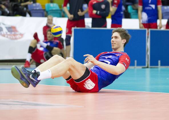 Volleyball Hessen - 1. Bundesliga Männer 02.03.2016 United Volleys Rheinmain (blau) - TSV Herrsching (blau) v.l. Jan Klobucar (RheinMain 8) United Volleys Rheinmain - TSV Herrsching