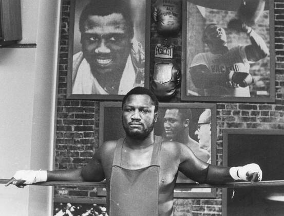 Nov. 7, 2011 - Boxer SMOKIN JOE FRAZIER has died after a battle with liver cancer. Joseph William Joe Frazier (January 12, 1944 - November 7, 2011). Frazier was a former Olympic and Undisputed World Heavyweight boxing champion, whose professional career lasted from 1965 to 1976, with a brief comeback in 1981. In 1970, Frazier defeated Ali on points in the highly anticipated Fight of the Century in 1971. The International Boxing Research Organization (IBRO) rates Frazier among the ten greatest heavyweights of all time. PICTURED: Date unknown - Philadelphia, Pennsylvania, U.S. - Joe Frazier poses in the ring. Boxer Smokin Joe Frazier 1944 - 2011  - ZUMA