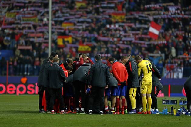 Fußball, Champions League, Atletico Madrid - PSV Eindhoven Champions League played between Atletico Madrid and PSV Eindhoven. In this picture, Atletico players before extra-time. xFOTOxCHEMAxREYx 