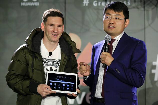 BARCELONA, March 17, 2016 -- FC Barcelona Barca s Argentinian forward Lionel Messi and Walter Ji (R), President of Consumer Business Group of Huawei Western Europe, present the new Huawei tablet during a press conference PK Pressekonferenz in which Huawei announces Messi s appointment as the company s latest Global Brand Ambassador in Barcelona, Spain, March 17, 2016. ) (SP)SPAIN-BARCELONA-HUAWEI-MESSI PauxBarrena