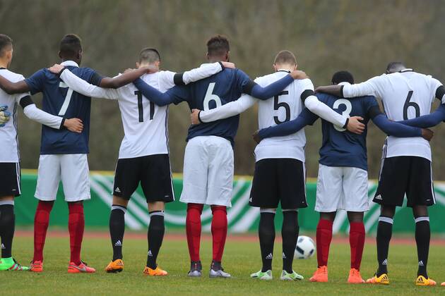 Konz Die Mannschaften gedenken den Opfern der Terroranschlaege von Belgien Deutschland vs Frankreich --- Fussball --- U18-Laenderspiel --- 24.03.2016 Copyright: Weissx Eibner-Pressefoto EP_rws