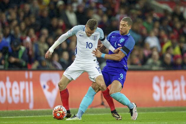 (L-R) Jamie Vardy of England, Jeffrey Bruma of Holland Maurice van Steen London England v Netherlands xVIxxIVx 5232714
