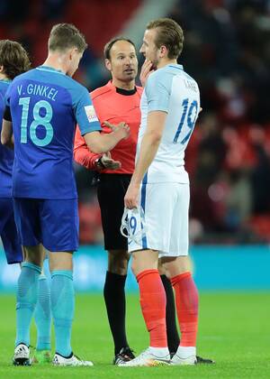 29.03.2016. Wembley Stadium, London, England. International Football Friendly England versus Netherlands. England Forward Harry Kane has a strong word with Referee Antonio Miguel Mateu Lahoz at full time xMarkxKertonx  ActionPlus11723591