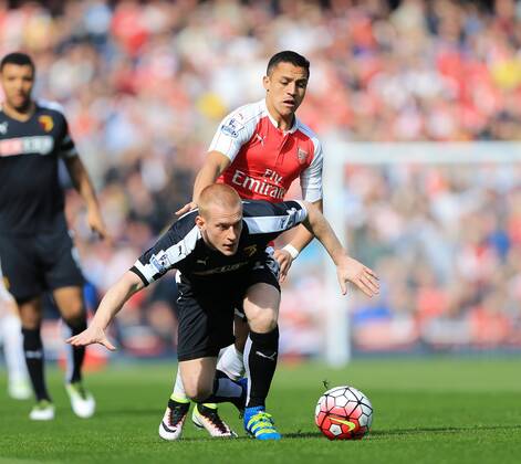 Arsenal s Alexis Sanchez tussles with Watford s Ben Watson during the Premier League match at Emirates Stadium. Photo credit should read: David Klein Sportimage EDITORIAL USE ONLY. No use with unauthorised audio, video, data, fixture lists, club league logos or live services. Online in-match use limited to 120 images, no video emulation. No use in betting, games or single club league player publications.
