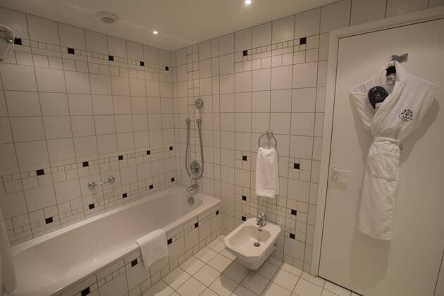 EURO 2016 - Mannschaftsquartier Albanien: Hotel L Agapa & Spa in Perros Guirec - Badezimmer FOOTBALL - Perros Guirec - 05 04 2016 AlexisCourcoux Panoramic