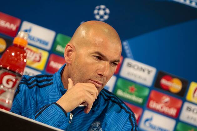Fußball, UEFA Champions League, Pressekonferenz und Abschlusstraining VfL Wolfsburg und Real Madrid; Zinedine Zidane (Trainer Real Madrid) Portrait, Porträt, Einzelbild Pressekonferenz, PK, Presserunde. xtgx