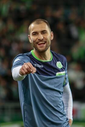 Fußball, UEFA Champions League, VfL Wolfsburg - Real Madrid CF; Bas Dost (Wolfsburg, 12) Portrait, Porträt, Einzelbild gibt Anweisungen, gestikuliert, mit den Armen gestikulieren, gives instructions, gesticulate lacht lachen. xtgx