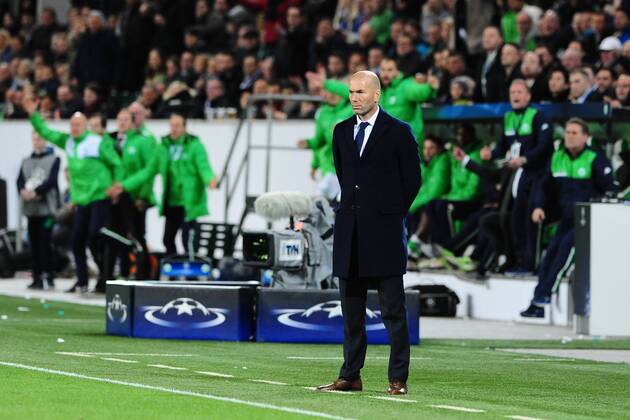 Fussball Champions League Viertelfinale VfL Wolfsburg - Real Madrid am 06.04.2016 in der Volkswagen Arena in Wolfsburg Zinedine Zidane ( Trainer Madrid ) xPBJPGx