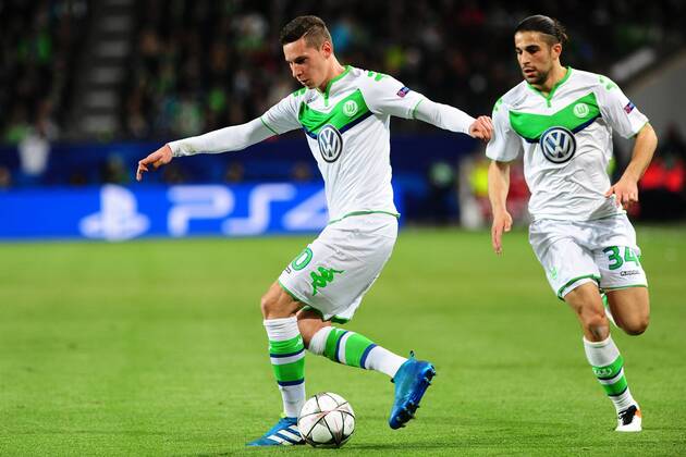 Fussball Champions League Viertelfinale VfL Wolfsburg - Real Madrid am 06.04.2016 in der Volkswagen Arena in Wolfsburg Julian Draxler ( Wolfsburg ), links - Ricardo Rodriguez ( Wolfsburg ), rechts xPBJPGx