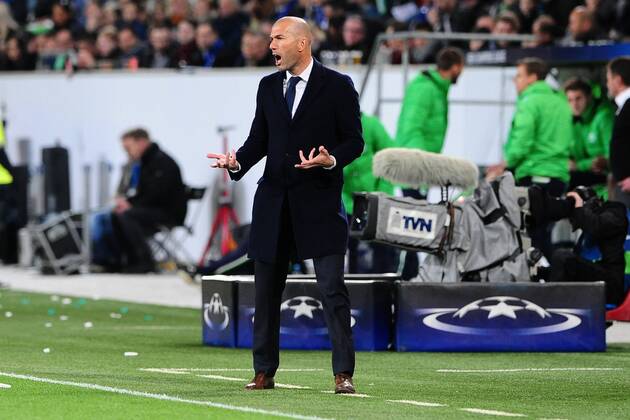 Fussball Champions League Viertelfinale VfL Wolfsburg - Real Madrid am 06.04.2016 in der Volkswagen Arena in Wolfsburg Zinedine Zidane ( Trainer Madrid ) xPBJPGx