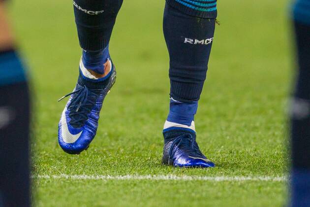 Wolfsburg Kaputte Stutze Socke von Cristiano Ronaldo (Real Madrid CF 7) beim Champions League Viertelfinal Hinspiel zwischen dem VfL Wolfsburg und Real Madrid am 06.04.2016, Copyright: Schuelerx xEibnerx-xPressefoto EP_JSE