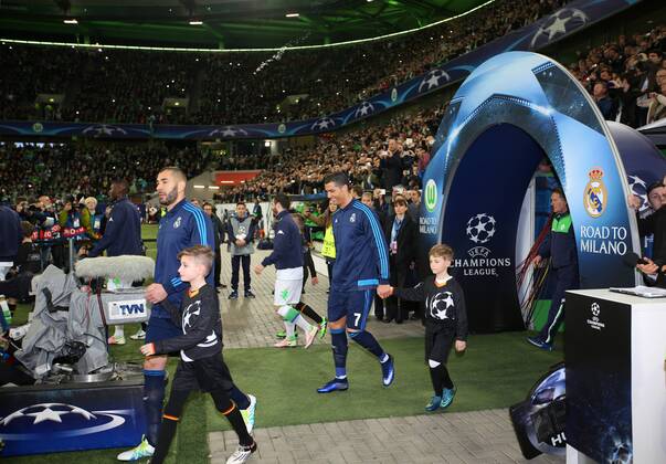Wolfsburg VfL vs Real Madrid, CL Wolfsburg, Deutschland. 06.04.2016, FUßBALL - VfL Wolfsburg vs Real Madrid C.F., Champions League, Viertelfinale, Saison 2015-2016, Volkswagen Arena. Bild zeigt: Karim Benzema (Real Madrid), Cristiano Ronaldo (Real Madrid)