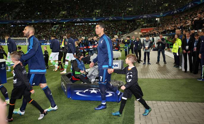 Wolfsburg VfL vs Real Madrid, CL Wolfsburg, Deutschland. 06.04.2016, FUßBALL - VfL Wolfsburg vs Real Madrid C.F., Champions League, Viertelfinale, Saison 2015-2016, Volkswagen Arena. Bild zeigt: Karim Benzema (Real Madrid), Cristiano Ronaldo (Real Madrid)