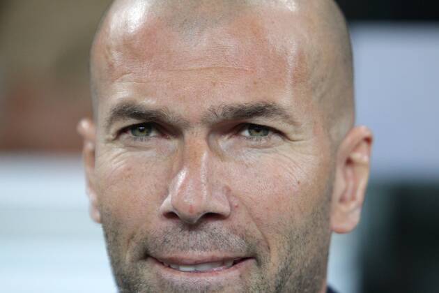 Wolfsburg VfL vs Real Madrid, CL Wolfsburg, Deutschland. 06.04.2016, FUßBALL - VfL Wolfsburg vs Real Madrid C.F., Champions League, Viertelfinale, Saison 2015-2016, Volkswagen Arena. Bild zeigt: Cheftrainer Zinedine Zidane (Real Madrid)
