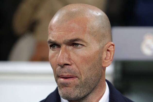 Wolfsburg VfL vs Real Madrid, CL Wolfsburg, Deutschland. 06.04.2016, FUßBALL - VfL Wolfsburg vs Real Madrid C.F., Champions League, Viertelfinale, Saison 2015-2016, Volkswagen Arena. Bild zeigt: Cheftrainer Zinedine Zidane (Real Madrid)