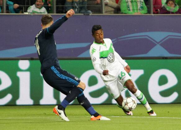 Wolfsburg VfL vs Real Madrid, CL Wolfsburg, Deutschland. 06.04.2016, FUßBALL - VfL Wolfsburg vs Real Madrid C.F., Champions League, Viertelfinale, Saison 2015-2016, Volkswagen Arena. Bild zeigt: Sergio Ramos (Real Madrid), Bruno Henrique (VfL Wolfsburg)