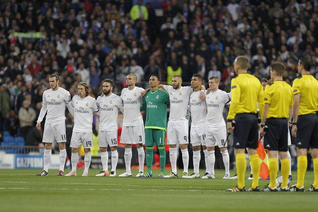 Partido de futbol entre el Real Madrid y Wolfsburgo de la Champions League 2015 2016, celebrado en el estadio Santiago Bernabeu, en Madrid 12 04 2016. Soccer match between Real Madrid and Wolfsburgo of the 2015 2016 Champions League, held at the Santiago Bernabeu stadium, in Madrid, April 12, 2016. Photo by J. Luis Cuesta 261 Cordon Press. Minute of silnce by the death of De Felipe, former player of Real Madrid. xJosexLuisxCuestax xx