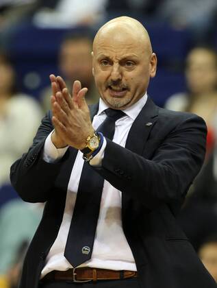 Trainer Sasa Obradovic Aktion Oberkoerper Oberkörper Basketball BBL Bundesliga Herren Saison 2015 2016 24.04.2016 ALBA Berlin vs. fraport Frankfurt Skyliners
