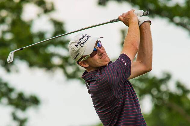 Roberto Castro watches his tee shot on the par 3 17th hole during the Wells Fargo Championship on Sunday, May 8, 2016 at Quail Hallow Country Club in Charlotte, NC. David Grooms CSM PGA Golf Herren 2016: Wells Fargo Championship MAR 8 - ZUMAc04_