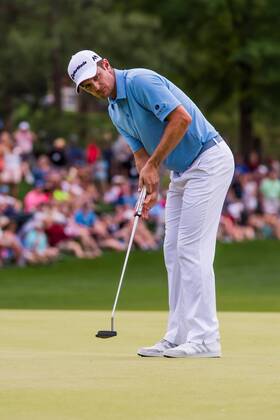 Justin Rose watches his putt on the 18th green during the Wells Fargo Championship on Sunday, May 8, 2016 at Quail Hallow Country Club in Charlotte, NC. David Grooms CSM PGA Golf Herren 2016: Wells Fargo Championship MAR 8 - ZUMAc04_