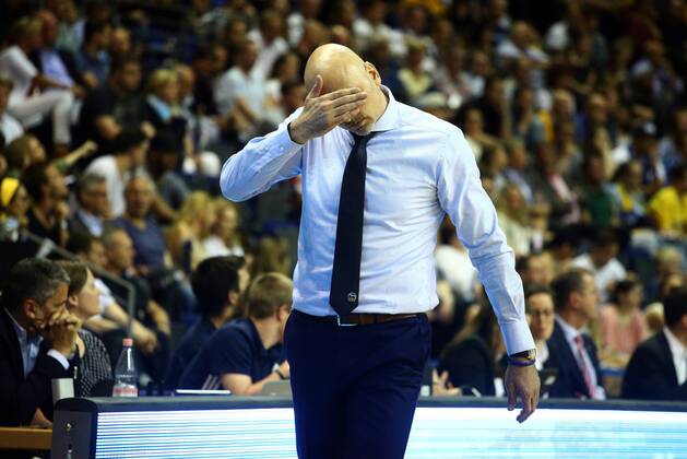Sasa Obradovic (Trainer ALBA Berlin), enttaeuscht ALBA Berlin - FRAPORT Skyliners Frankfurt Basketball, BEKO BBL, Deutsche Meisterschaft, playoffs, play-off, DM-playoff, Viertelfinale, 2. Spiel, Herren, men, Saison 2015 2016 Berlin, 11.5.2016 Mercedes Benz Arena