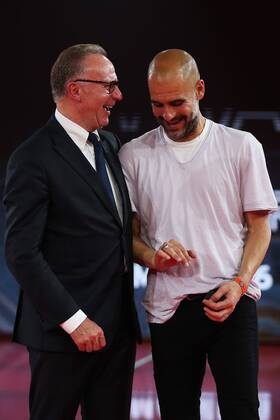 14.05.2016, Fussball 1.Bundesliga 2015 2016, 34.Spieltag, FC Bayern München feiert die Meisterschaft im Postpalast mit einem Gala-Abend mit der ganzen Mannschaft. v.li: Vorstandsvorsitzender Karl-Heinz Rummenigge (FC Bayern München) und Trainer Pep Guardiola (FC Bayern München). xpoolx