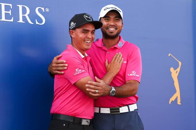 Golf, PGA, Jason Day gewinnt in Ponte Vedra Beach May 15, 2016 - Ponte Vedra Beach, Florida, United States - Jason Day (R) and Rickie Fowler share a laugh after the final round of The PLAYERS Championship at TPC Sawgrass. Golf 2016 - The PLAYERS Championship - Final Round - ZUMAw109
