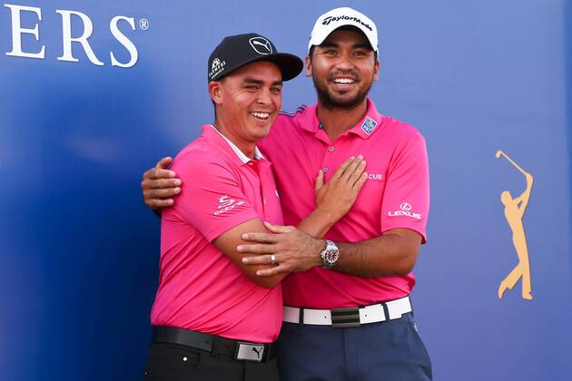 Golf, PGA, Jason Day gewinnt in Ponte Vedra Beach May 15, 2016 - Ponte Vedra Beach, Florida, United States - Jason Day (R) and Rickie Fowler share a laugh after the final round of The PLAYERS Championship at TPC Sawgrass. Golf 2016 - The PLAYERS Championship - Final Round - ZUMAw109