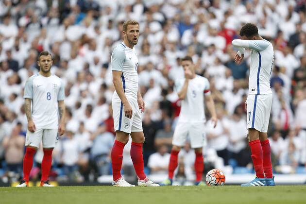 Fußball, Länderspiel, England - Türkei Dejected for Harry Kane of England following the Turkey first goal during the International Friendly Länderspiel match at the Etihad Stadium. Photo credit should read: Philip Oldham Sportimage EDITORIAL USE ONLY. No use with unauthorised audio, video, data, fixture lists, club league logos or live services. Online in-match use limited to 120 images, no video emulation. No use in betting, games or single club league player publications.