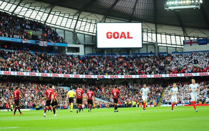 Fußball, Länderspiel, England - Türkei Friendly National football Match between England and Turkey at Etihad Stadium in Manchester , England on May 22, 2016. Pictured: England team players Kyle Walker 2 , John Stones 6 and Gary Cahill 5 celebrates after Harry Kane s goal. 