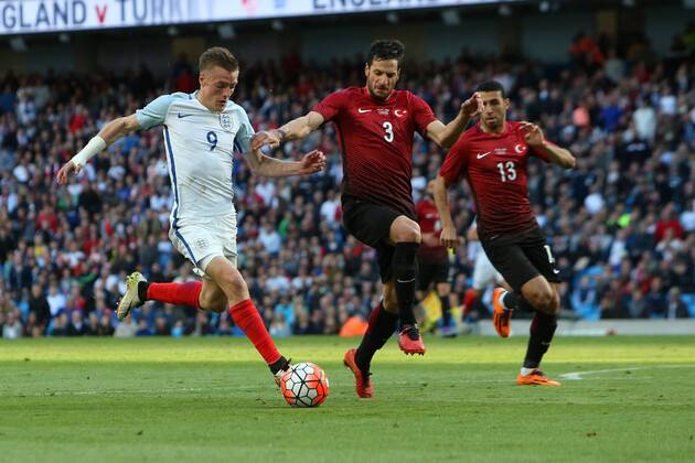 22.05.2016. Etihad Stadium, Manchester, England. International football friendly match, England versus Turkey. Jamie Vardy of England is blocked by Hakan Balta of Turkey. xDavidxBlunsdenx  ActionPlus11740508