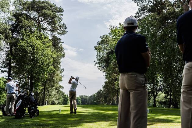Berlin, Deutschland, 29.05.2016: Abschlag eines Golfers während der 1. Bundesliga beim DGL-Heimspieltag beim Golf- und Land-Club Berlin-Wannsee e.V.