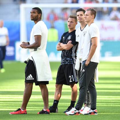 Fussball, Herren, Saison 2015 16, EM 2016 in Frankreich, Viertelfinale in Bordeaux, Deutschland - Italien, Jonathan Tah (Nr. 16, Deutschland), Joshua Kimmich (Nr. 21, Deutschland), Julian Weigl (Nr. 15, Deutschland), TW Bernd Leno (Nr. 12, Deutschland), 02.07.2016,