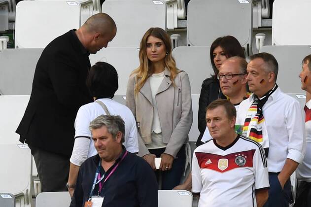 Fussball, Herren, Saison 2015 16, EM 2016 in Frankreich, Viertelfinale in Bordeaux, Deutschland - Italien, Cathy Hummels vor dem Spiel in Bordeaux, 02.07.2016,