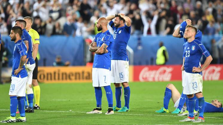 Fussball, Herren, Saison 2015 16, EM 2016 in Frankreich, Viertelfinale in Bordeaux, Deutschland - Italien, Enttäuschung bei Italien nach der Niederlage im Elfmeterschießen, 02.07.2016,