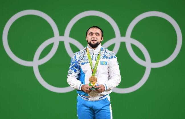 (160810) -- RIO DE JANEIRO, Aug. 10, 2016 -- Gold medalist Nijat Rahimov of Kazakhstan attends the awarding ceremony of the men s 77kg weightlifting final at the 2016 Rio Olympic Games Olympische Spiele Olympia OS in Rio de Janeiro, Brazil, on Aug. 10, 2016. ) (xr) (SP)BRAZIL-RIO DE JANEIRO-OLYMPICS-WEIGHTLIFTING ChengxMin 