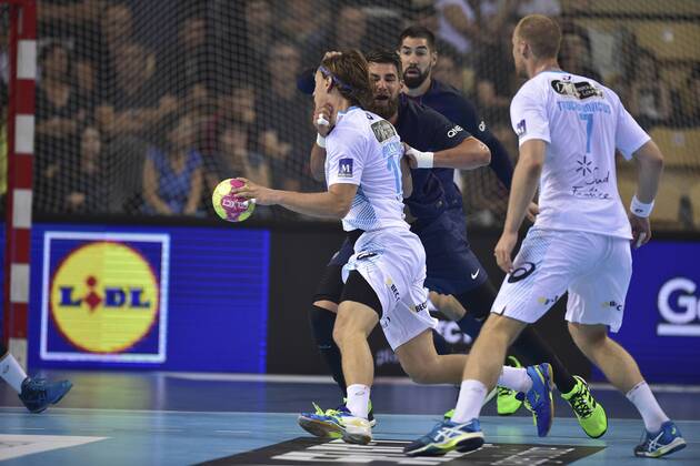 Lidl neuer Sponsor der französischen Handball Liga D1 - Luka Karabatic (psg) vs Jure Dolenec (MHB) - Handball Frankreich, Trophee des Champions - 17 09 2016 JBAutissier Panoramic