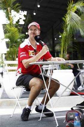 05 Sebastian Vettel (GER, Scuderia Ferrari), Motorsports: FIA Formula One World Championship WM Weltmeisterschaft 2016, Grand Prix of Malaysia, xHOCHxZWEIx